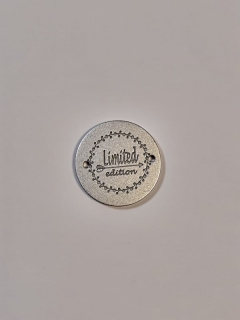 Limited Edition 20mm stříbro plast
